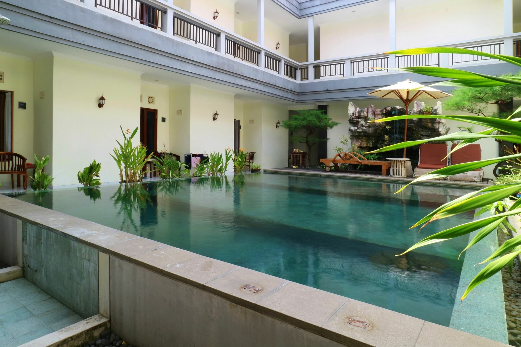 Teges Inn Kuta クタ エクステリア 写真